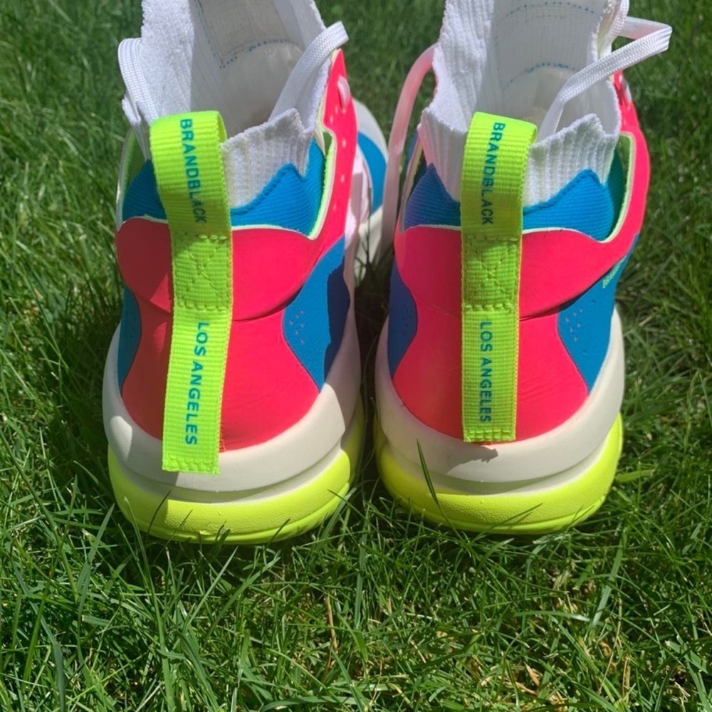 🚨Men’s Sample Neon Shoe Alert 🚨 - Picture 3 of 4